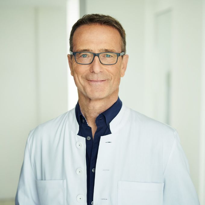 Dr. Matthias Riedl